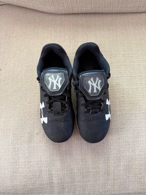 Under Armor Boys UA MLB SWITCH LOW JR BASEBALL SIZE 12K